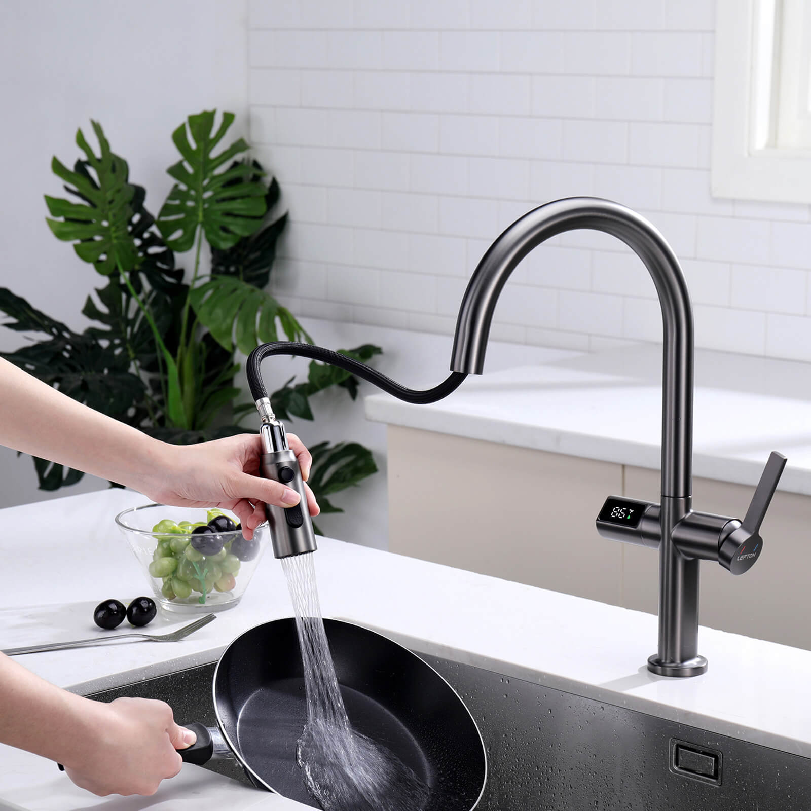 Recertified-Lefton Touchless Sensor Kitchen Faucet with Temperature Display-KF2206-US